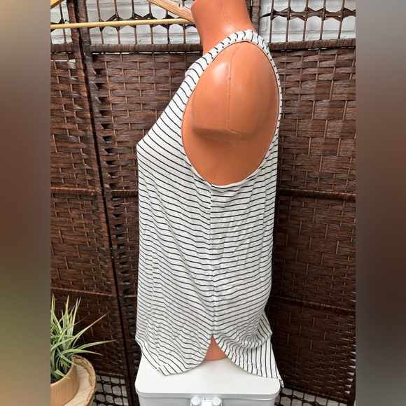 Decree White and Black Striped Shirt Top - Picture 3 of 11